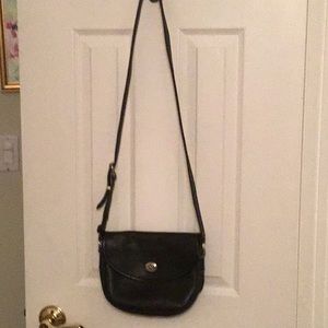 Classic Roots Saddle Bag in Pebbled Leather Black